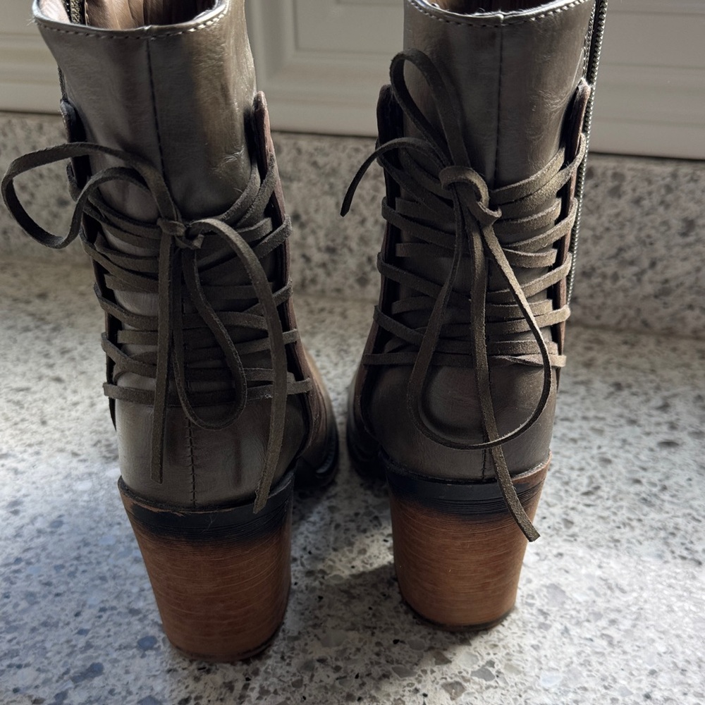 Pierre Dumas Gray Lace Up Boots - Picture 3 of 5